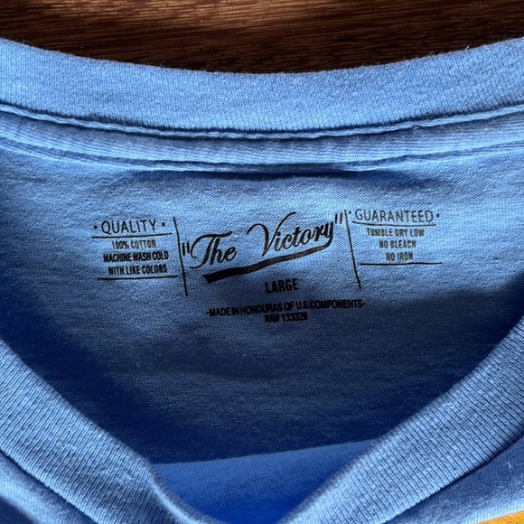 UCLA t-shirt - Picture 3 of 3